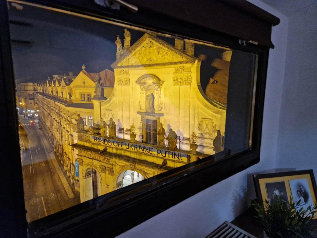 Studio Karlův Most Prag Exteriör bild