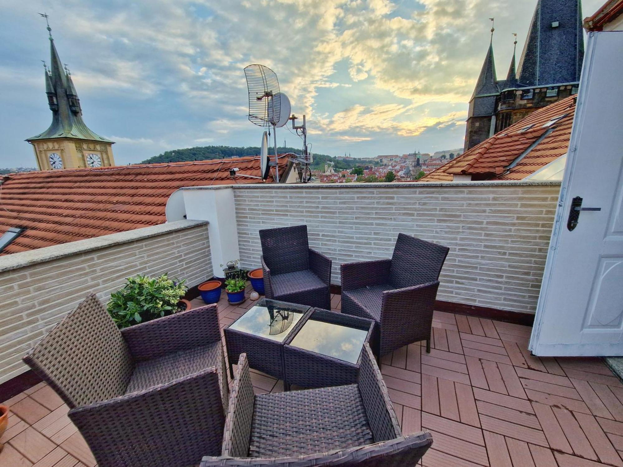 Studio Karlův Most Prag Exteriör bild