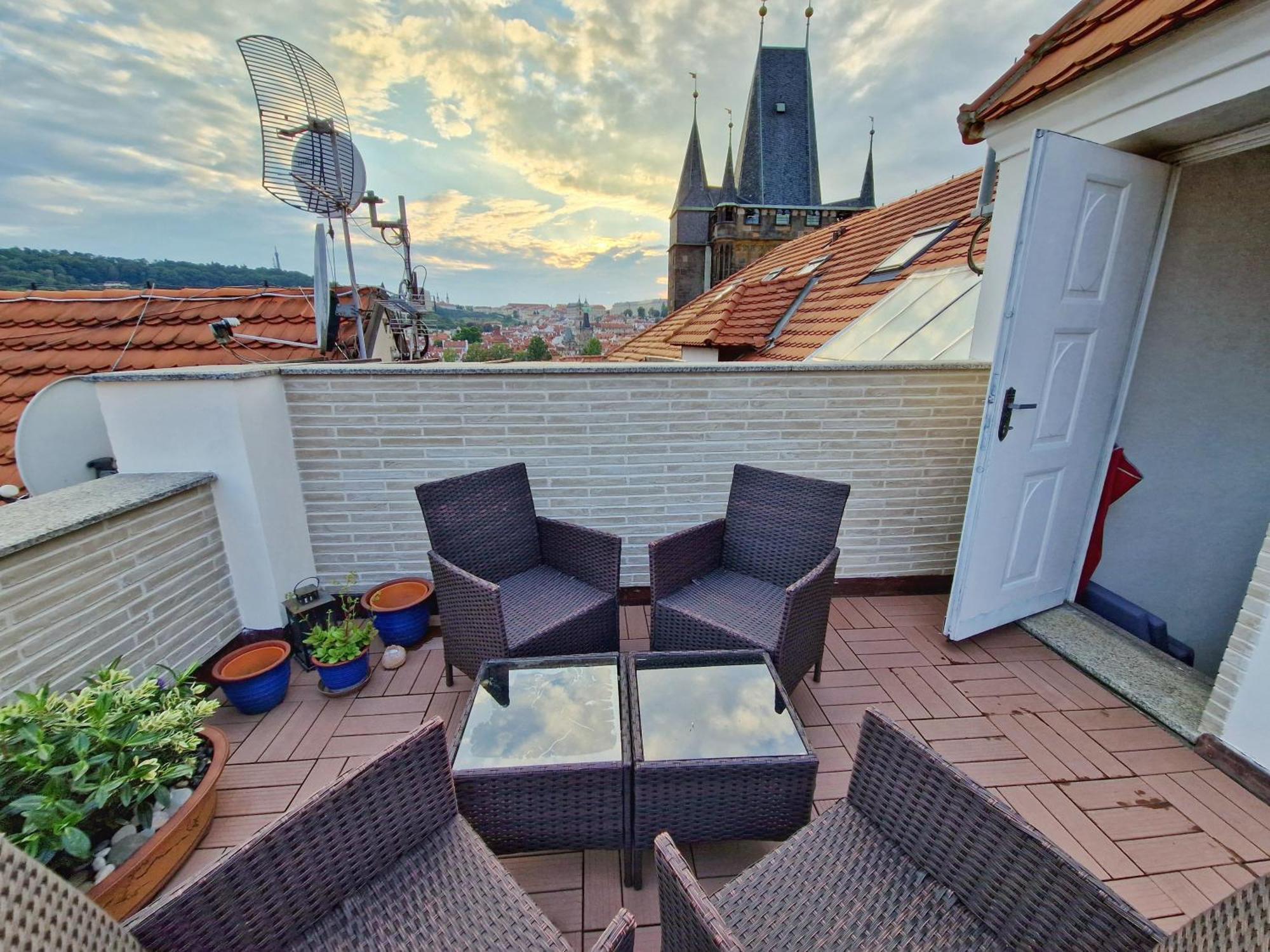 Studio Karlův Most Prag Exteriör bild