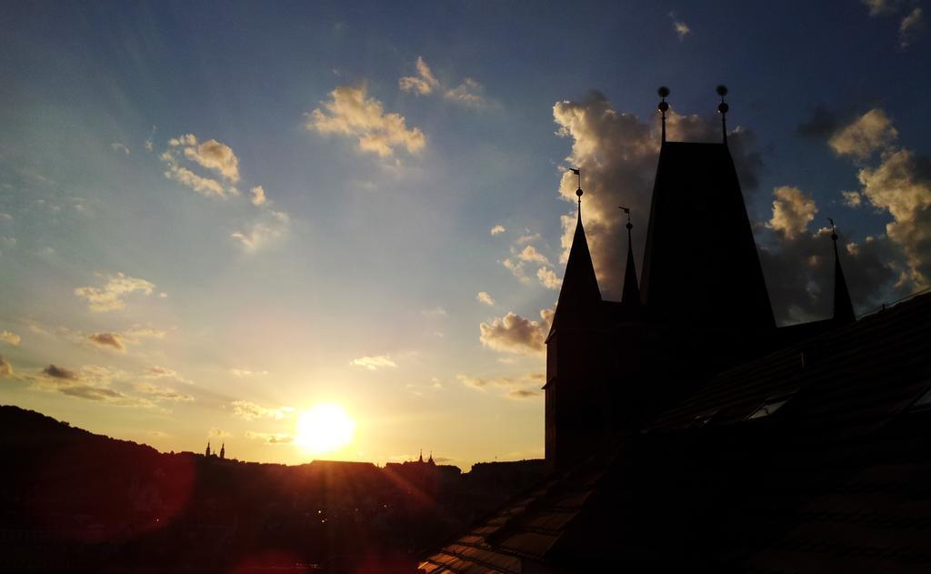 Studio Karlův Most Prag Rum bild