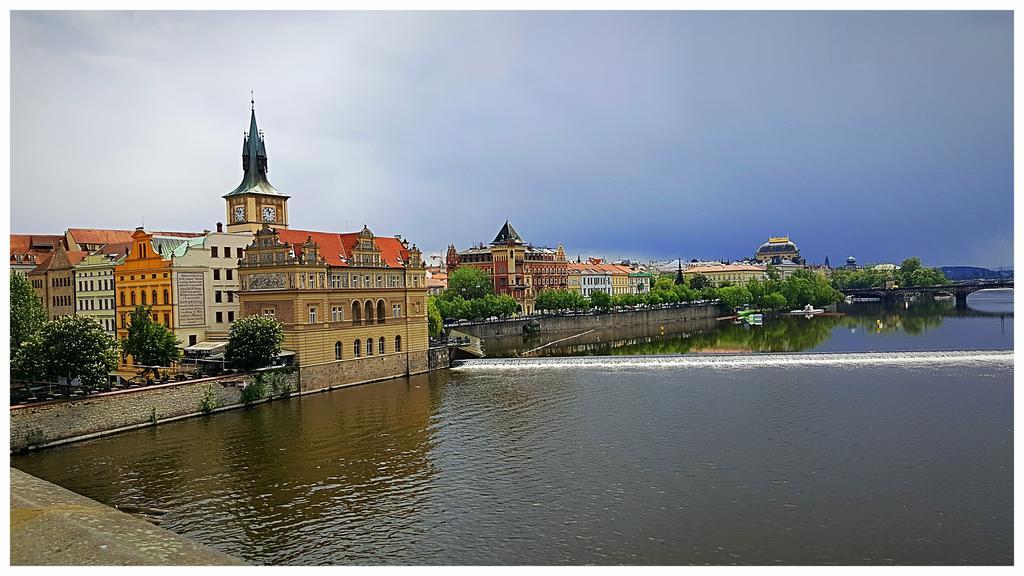 Studio Karlův Most Prag Exteriör bild